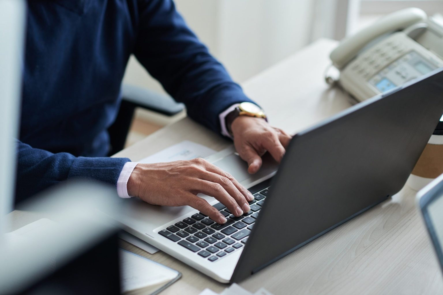 What Mobile Professionals Should Look for in a Business Laptop